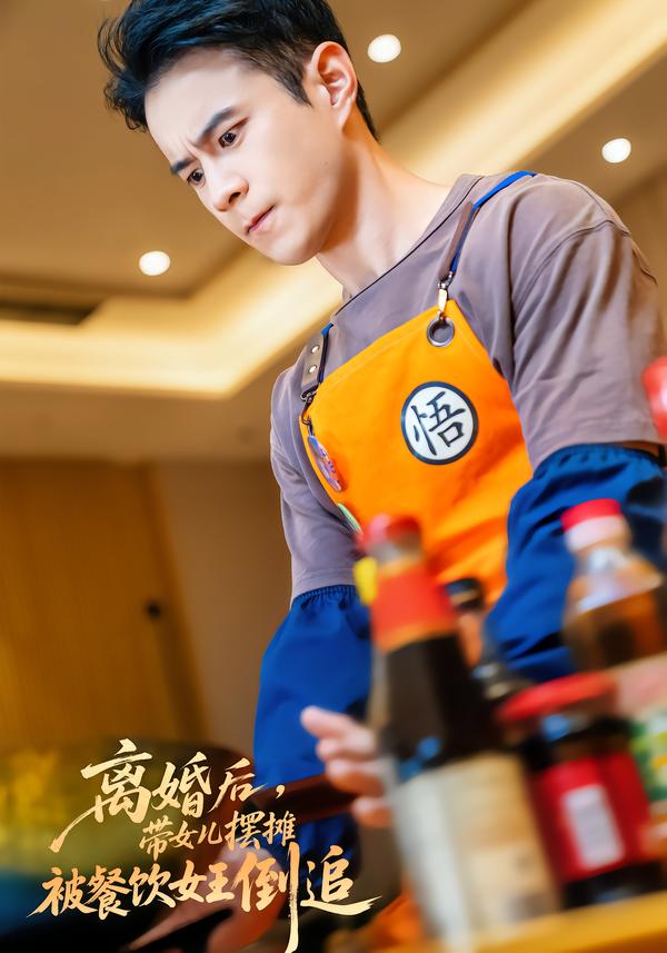 离婚后，带女儿摆摊被餐饮女王倒追